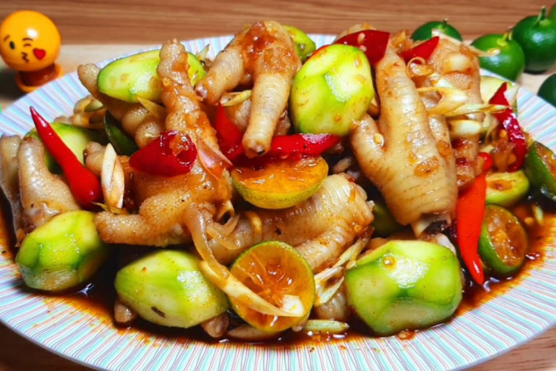 cách làm chân gà ngâm sả tắc kiểu thái