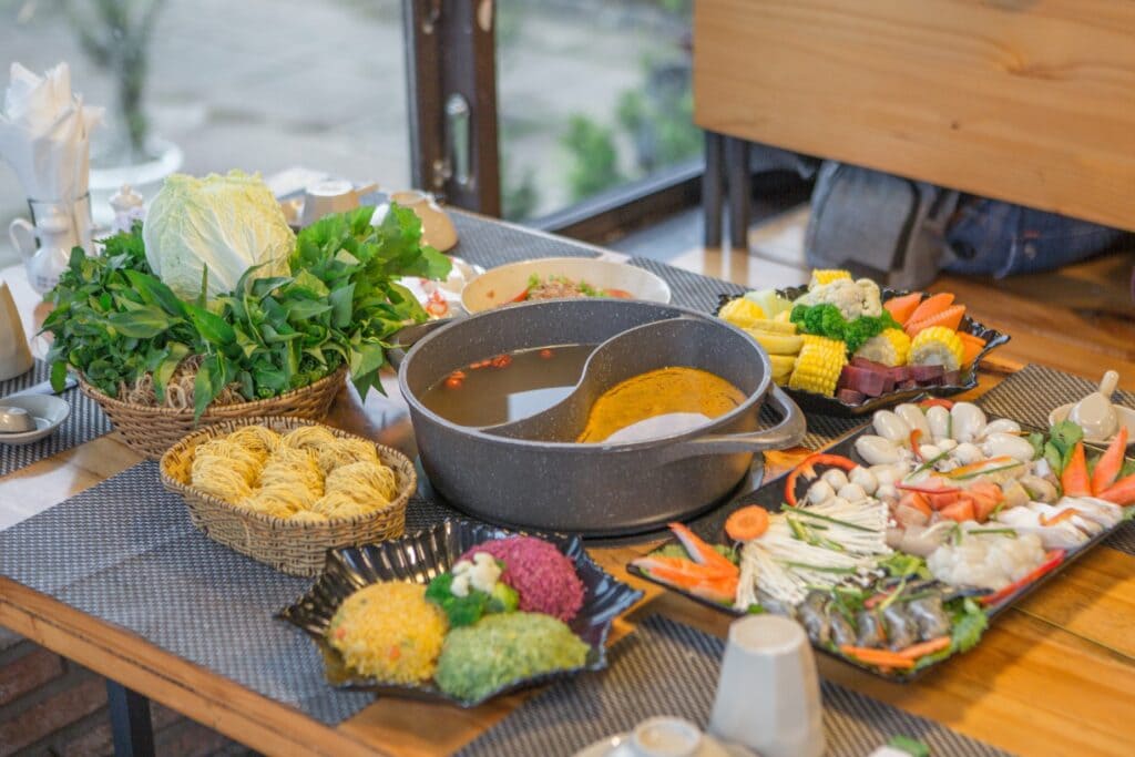 NHÀ TẤM ĐÀ LẠT ANH CÓ BUFFET CHAY PHONG PHÚ DÀNH CHO GIA ĐÌNH VÀ ĐOÀN KHÁCH