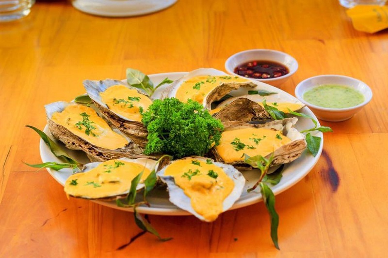 Nhà Hàng Bích Câu 3 nổi tiếng với hải sản tươi ngon hàu nướng đà lạt