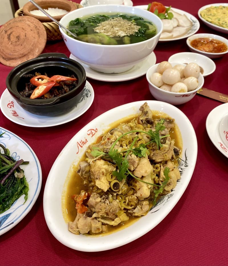 cơm niêu nhà đỏ