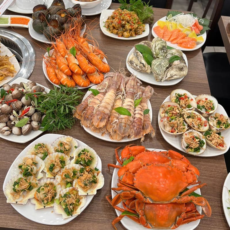 Hải sản là món "must-try" tại buffet Poseidon Hà Đông