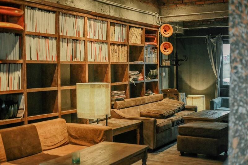 tiệm cà phê ở ngã tư sở