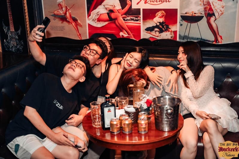 bar rooftop hồ tây