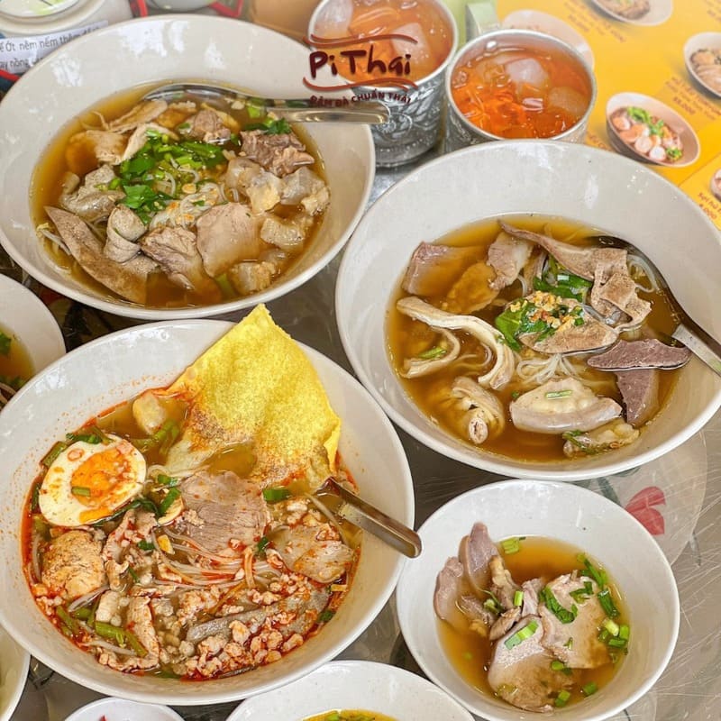 Buffet đường Nguyễn Văn Linh