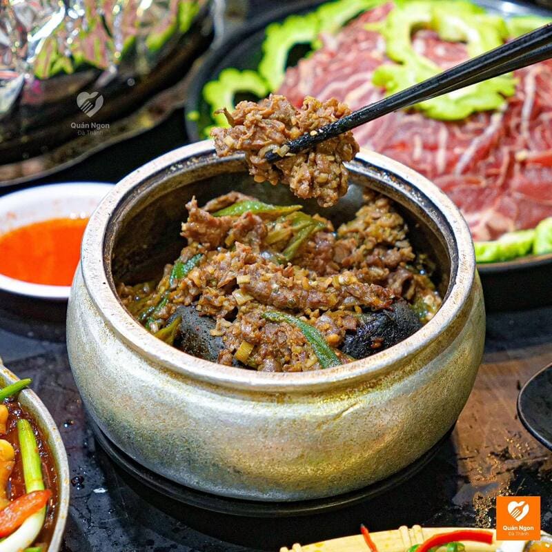 Buffet đường Nguyễn Văn Linh