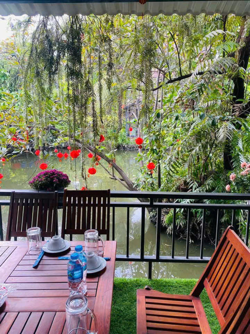 nhà hàng bên sông Sài Gòn