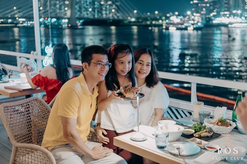 Nhà hàng bên sông Bình Thạnh