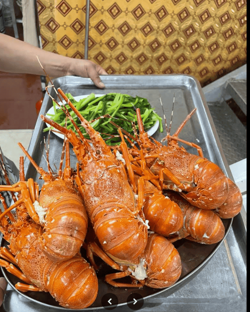 nhà hàng hải sản địa phương phương thuý