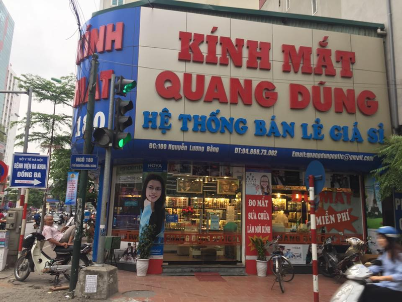 cửa hàng kính mắt Hà Nội