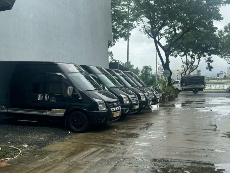 thuê xe limousine 9 chỗ đà nẵng